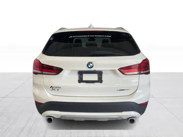2022 BMW X1 - image 13