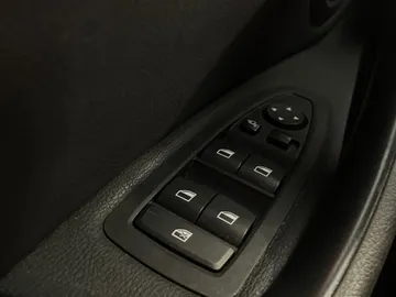 2022 BMW X1 - image 28
