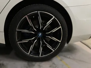 2022 BMW I4 - image 7