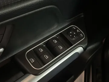 2020 Mercedes-Benz GLB - image 27