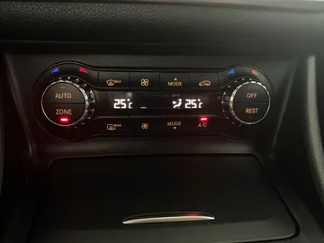 2017 Mercedes-Benz GLA - image 25