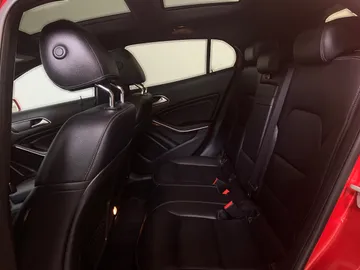2017 Mercedes-Benz GLA - image 11