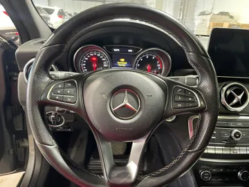 2018 Mercedes-Benz GLA - image 18