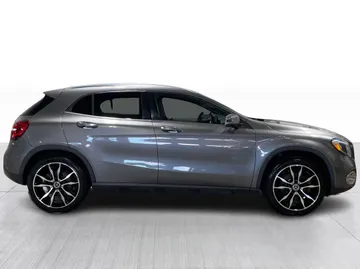 2018 Mercedes-Benz GLA - image 2
