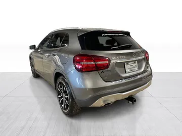 2018 Mercedes-Benz GLA - image 12