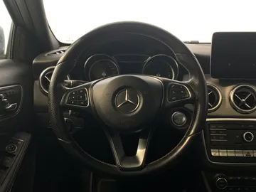 2018 Mercedes-Benz GLA - image 16