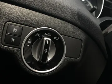 2018 Mercedes-Benz GLA - image 17