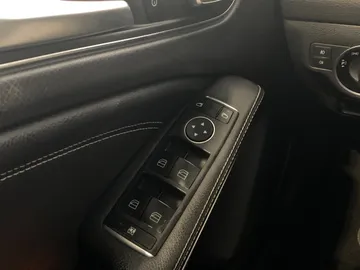 2018 Mercedes-Benz GLA - image 26