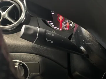 2018 Mercedes-Benz GLA - image 28