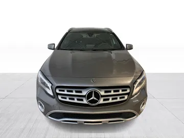 2018 Mercedes-Benz GLA - image 2