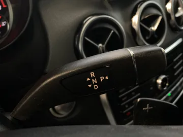 2018 Mercedes-Benz GLA - image 31