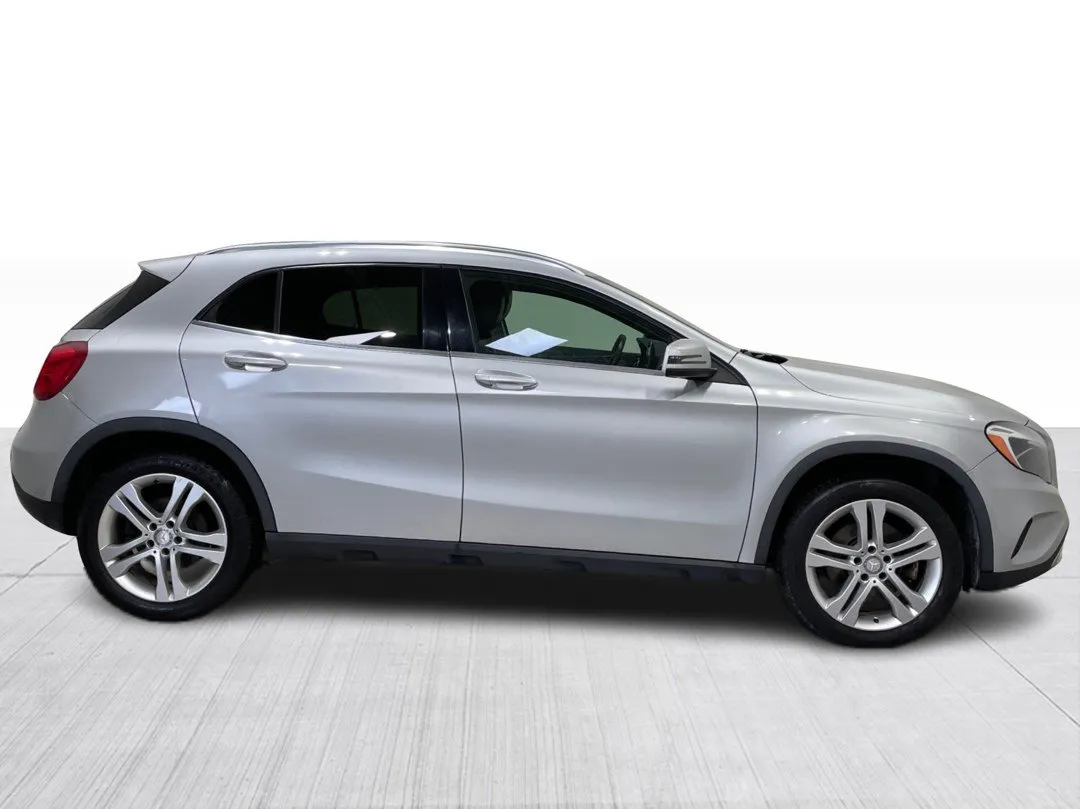 2016 Mercedes-Benz GLA — photo 2