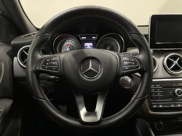 2016 Mercedes-Benz GLA - image 21