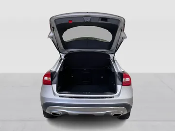 2016 Mercedes-Benz GLA - image 12