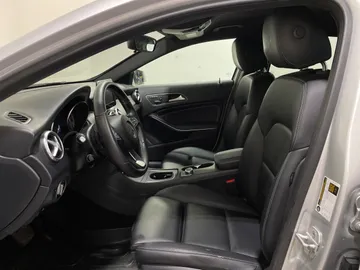 2016 Mercedes-Benz GLA - image 3
