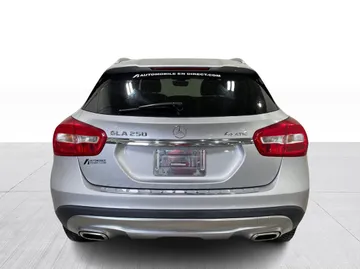 2016 Mercedes-Benz GLA - image 11
