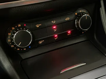 2016 Mercedes-Benz GLA - image 17