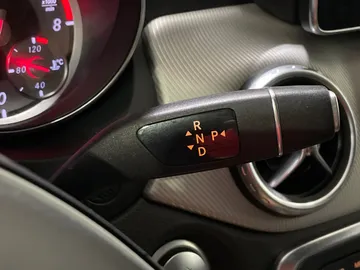 2016 Mercedes-Benz GLA - image 24