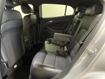 2016 Mercedes-Benz GLA - image 14