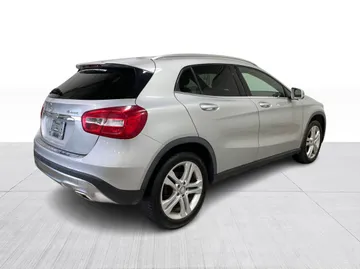 2016 Mercedes-Benz GLA - image 13
