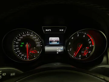 2016 Mercedes-Benz GLA - image 15