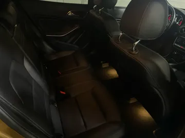 2018 Mercedes-Benz GLA - image 15