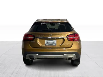 2018 Mercedes-Benz GLA - image 12