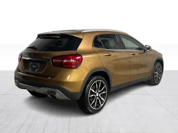 2018 Mercedes-Benz GLA - image 14