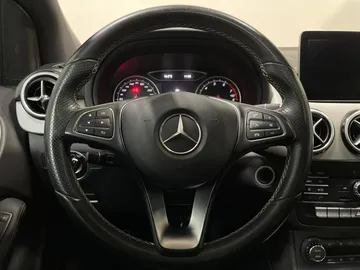 2018 Mercedes-Benz B-Class - image 26