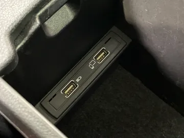 2018 Mercedes-Benz B-Class - image 28