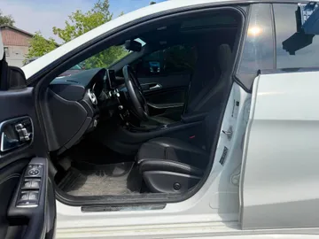 2018 Mercedes-Benz CLA - image 8