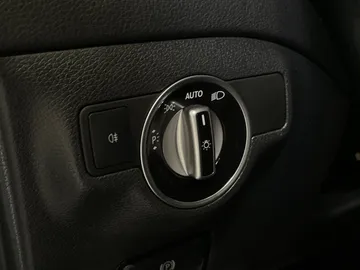 2018 Mercedes-Benz CLA - image 33