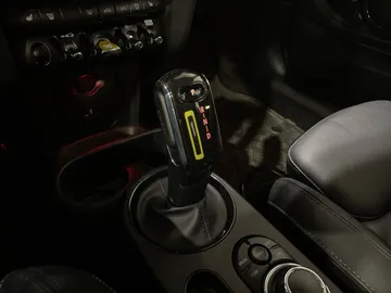2023 MINI Cooper - image 24