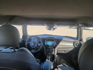 2022 MINI 3 Door - image 6