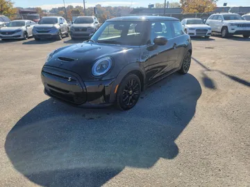2022 MINI 3 Door - image 2