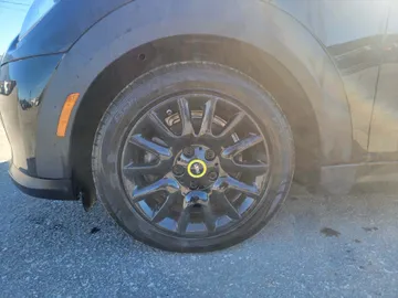 2022 MINI 3 Door - image 7