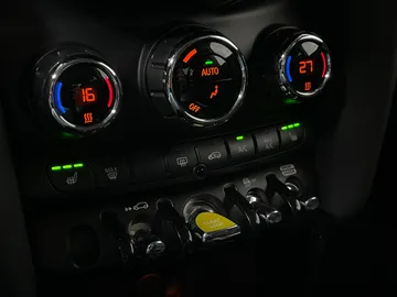 2022 MINI 3 Door - image 24