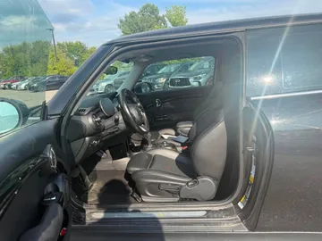 2022 MINI 3 Door - image 8
