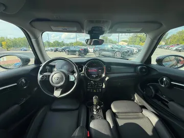 2022 MINI 3 Door - image 9