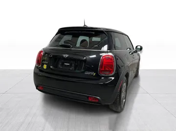 2022 MINI 3 Door - image 14