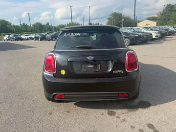 2022 MINI 3 Door - image 4