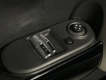2022 MINI 3 Door - image 20