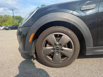 2022 MINI 3 Door - image 7