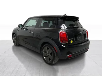 2022 MINI 3 Door - image 11