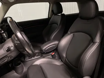 2022 MINI 3 Door - image 3