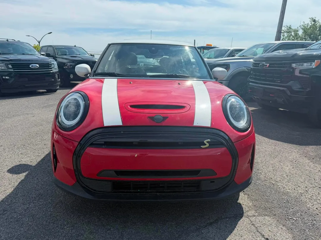 2024 MINI 3 Door — photo 2
