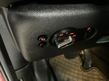2024 MINI 3 Door - image 17