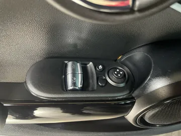 2024 MINI 3 Door - image 25