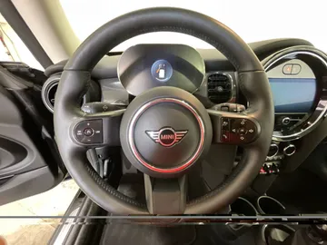 2022 MINI Cooper - image 23
