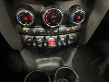 2022 MINI Cooper - image 20
